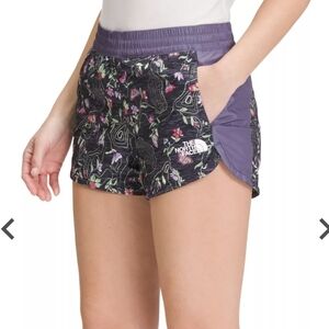 NWT Women's North Face woven shorts